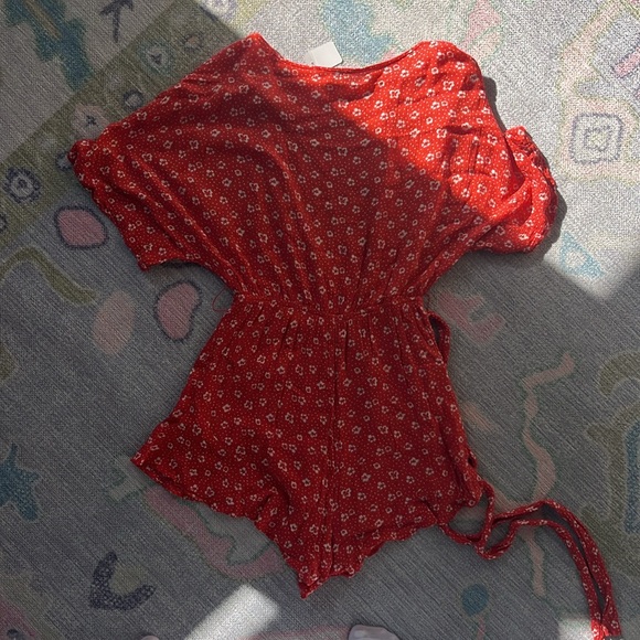 Adorable floral romper! Aura, size xs - Picture 2 of 3